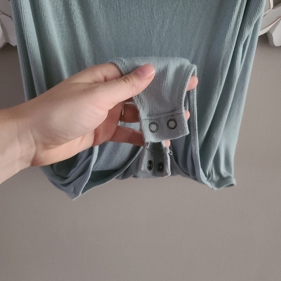 Onsie - Picture 3 of 4